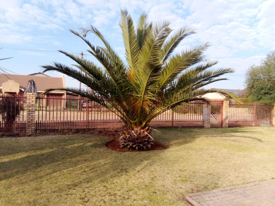 4 Bedroom Property for Sale in Petrusburg Free State
